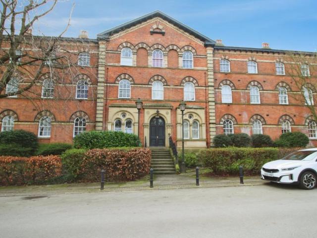 Flat for sale in Pontefract, West Yorkshire