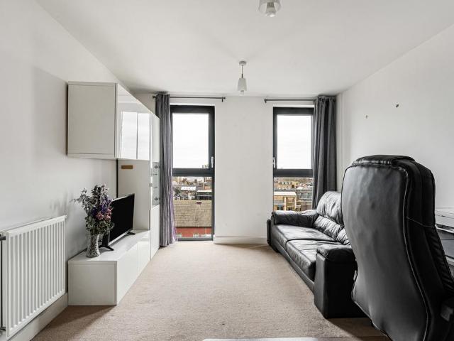 Flat for sale in Dalston, De Beauvoir Town