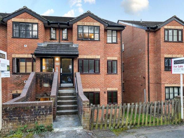 Flat for sale in Red Hill, Surrey
