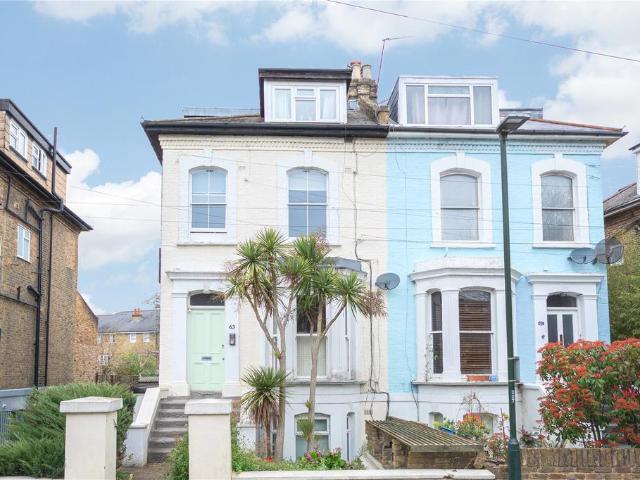 Flat for sale in St Margarets, Greater London