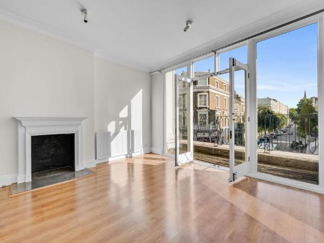 Flat for sale in Kensal Town, Bayswater