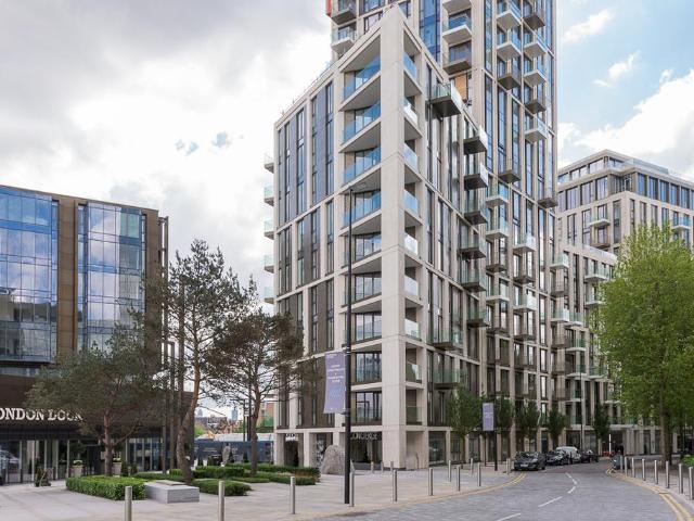 Flat for sale in St. George in the East, Wapping