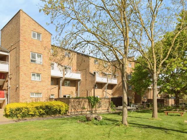 Flat for sale in Chesterton, Arbury