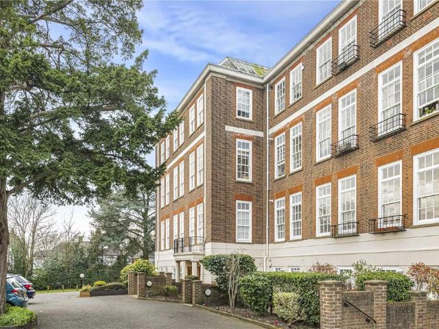 Flat for sale in Southgate, Greater London