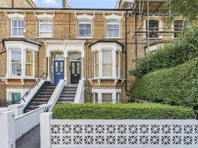 Flat for sale in Shacklewell, Greater London