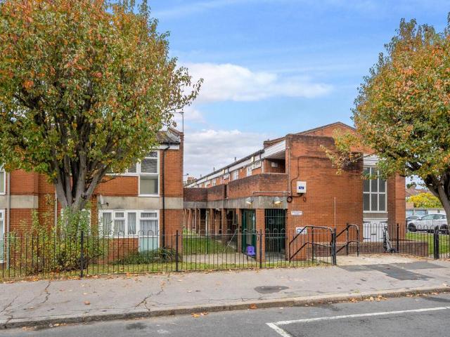 Flat for sale in London Borough of Croydon, Isle Of Man