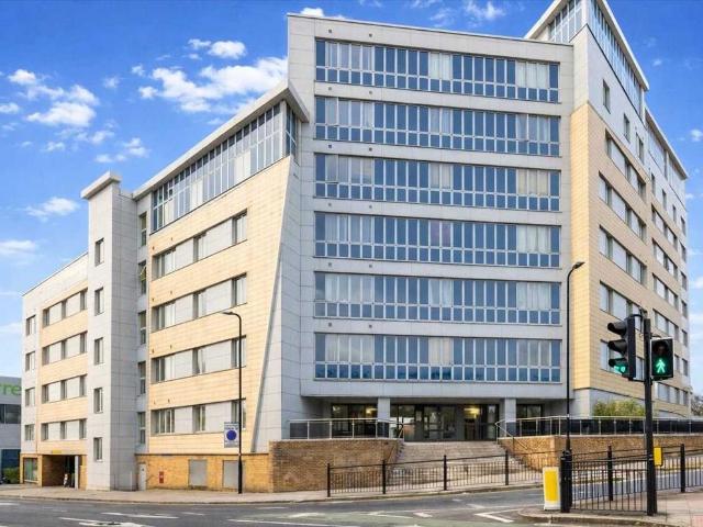 Flat for sale in London Borough of Ealing, Hanwell