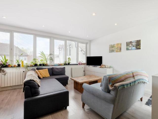 Flat for sale in The Wrythe, Greater London