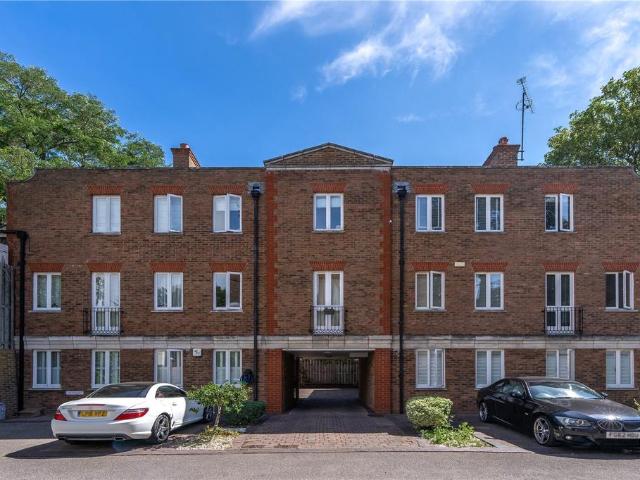 Flat for sale in St Margarets, Greater London