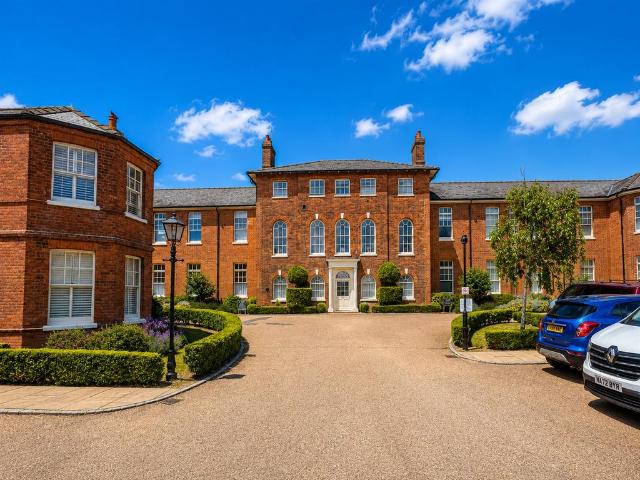 Flat for sale in Bocking, Chipping Hill