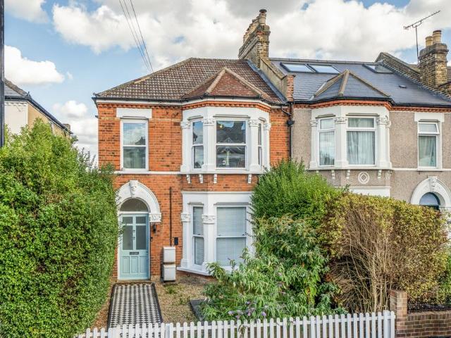 Flat for sale in London Borough of Lewisham, Greater London