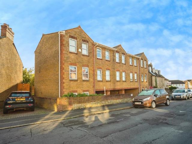 Flat for sale in Midway, Kent