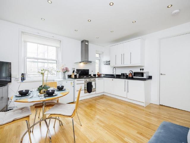 Flat for sale in Saint Pancras, Greater London