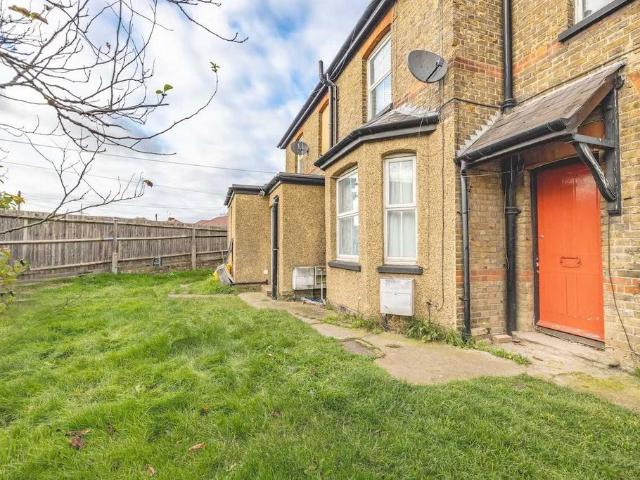 Flat for sale in Slough