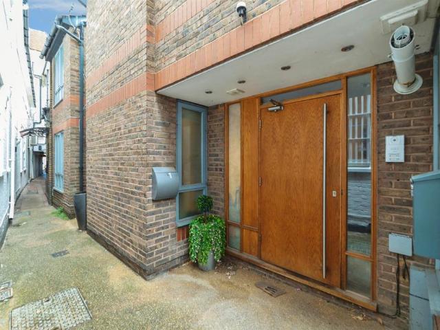 Flat for sale in Hertford, Colliers End