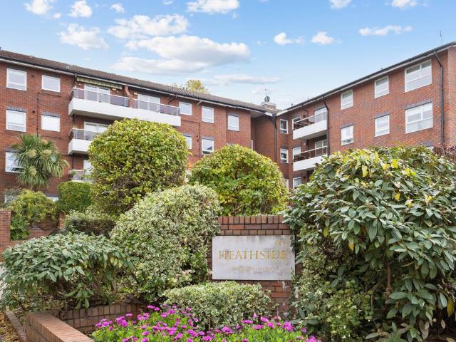 Flat for sale in Golders Green, Greater London