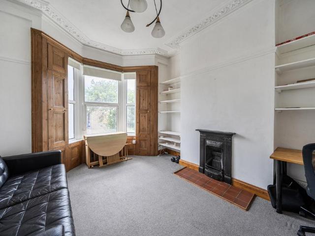 Flat for sale in Penge, Greater London