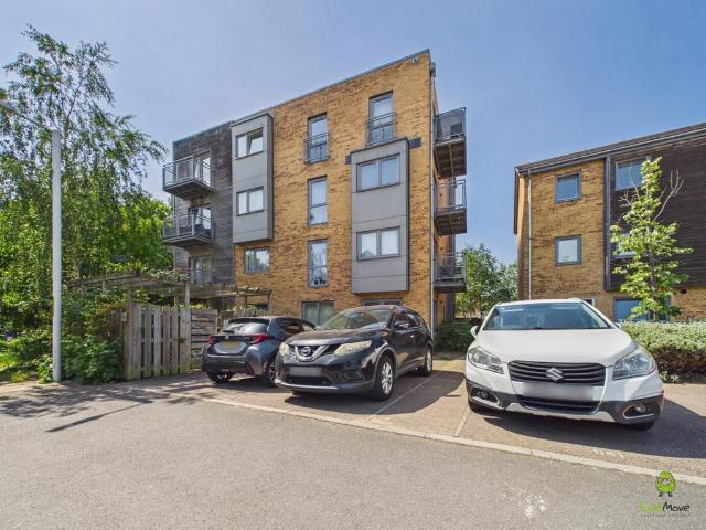 Flat for sale in Monks Orchard, Kent