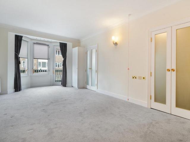 Flat for sale in Chelsea, Greater London