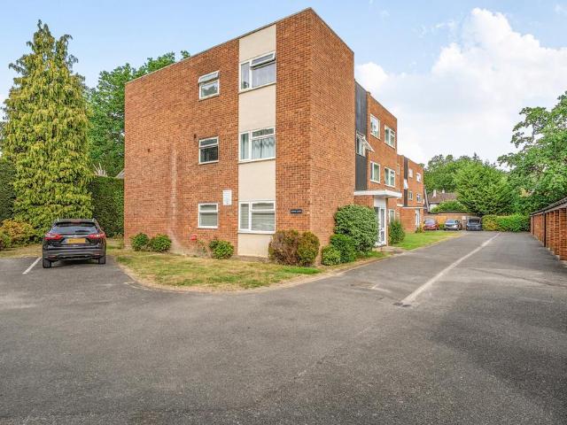 Flat for sale in Horsell, Woking