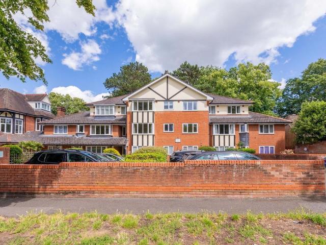 Flat for sale in Furze Platt, Maidenhead