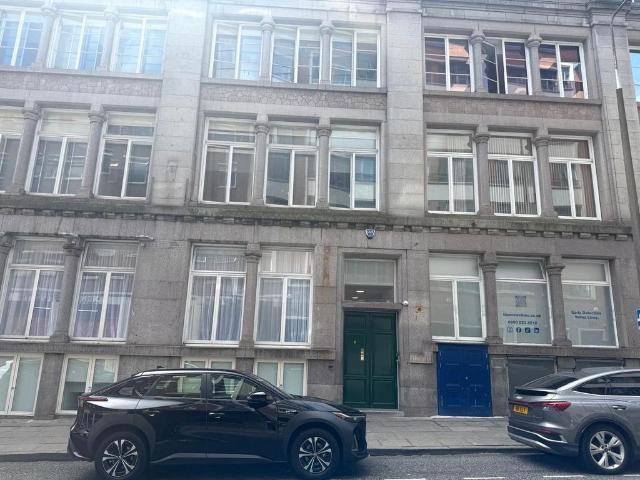 Flat for sale in Calderstones