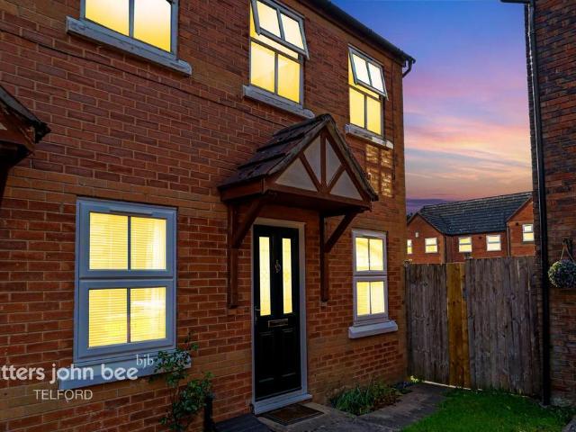 Flat for sale in Aqueduct, Telford