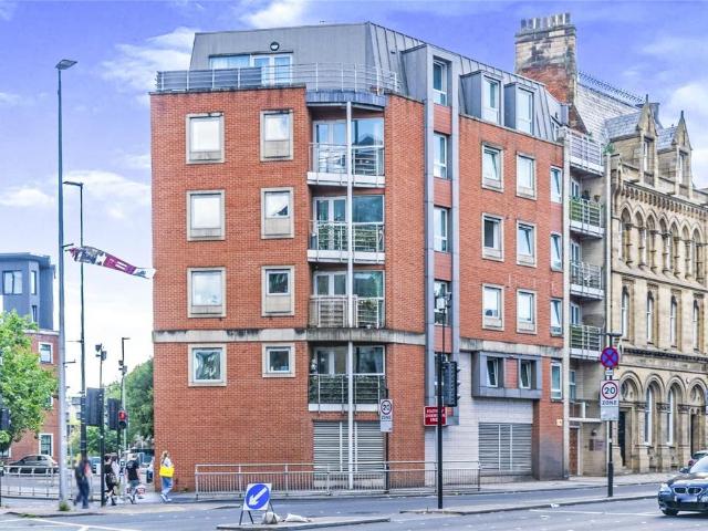 Flat for sale in Blackfriars, Salford