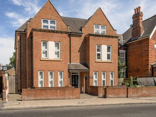 Flat for sale in London Borough of Merton, South Wimbledon