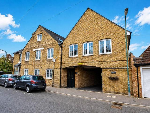 Flat for sale in Midway, Kent