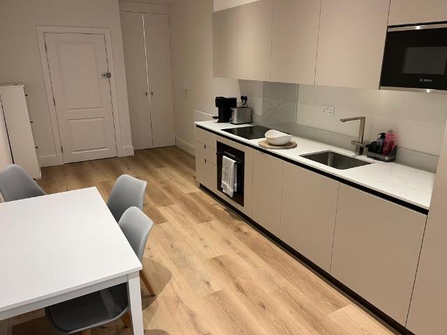Flat for sale in Sunninghill and Ascot, Sunninghill