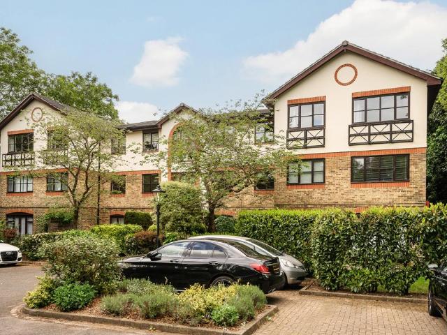Flat for sale in Southfields, Greater London