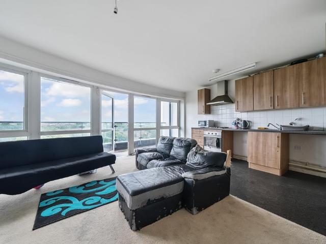 Flat for sale in Thamesmead, Greater London