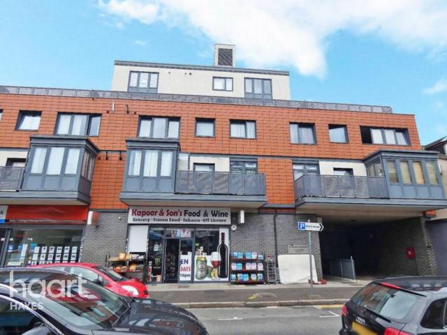 Flat for sale in Hayes, Greater London