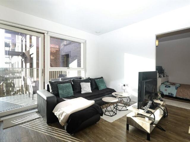 Flat for sale in Plashet, Greater London