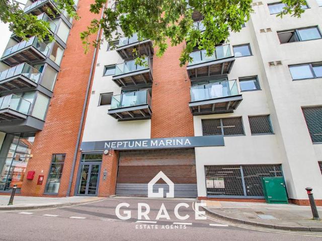 Flat for sale in Key Street, Suffolk