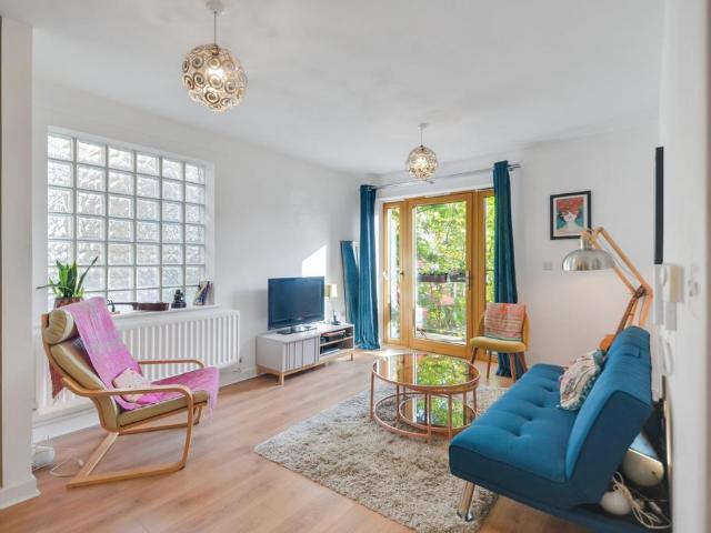 Flat for sale in College Park, Greater London