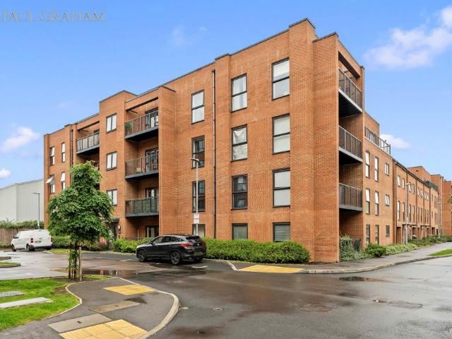 Flat for sale in Hackbridge, Greater London