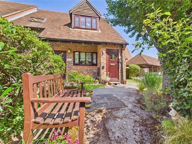 Flat for sale in Burghfield Common, West Berkshire