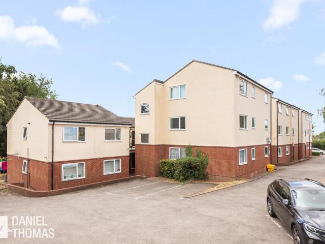 Flat for sale in Epping, Essex