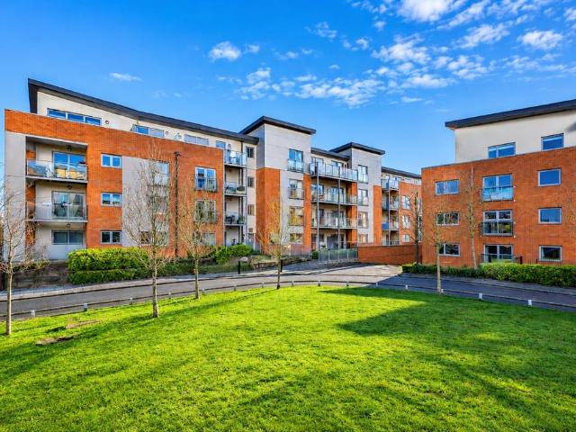 Flat for sale in St Albans, Five Acres