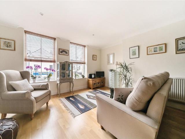 Flat for sale in Monmouth, Wales