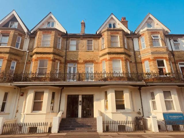 Flat for sale in West Cliff, Bournemouth