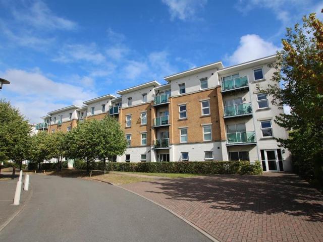 Flat for sale in Pachesham Park, Surrey