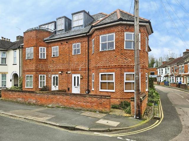 Flat for sale in North Town, Aldershot