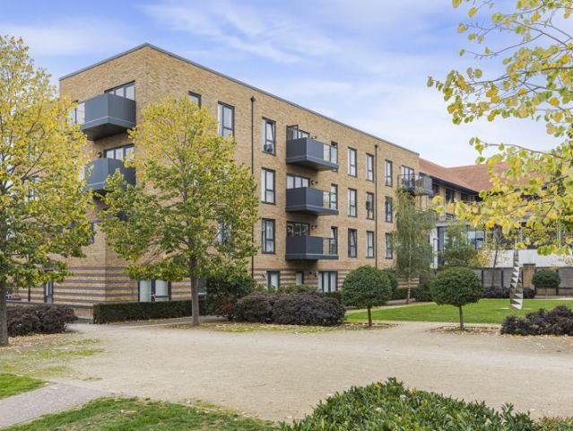 Flat for sale in Barnehurst, Greater London