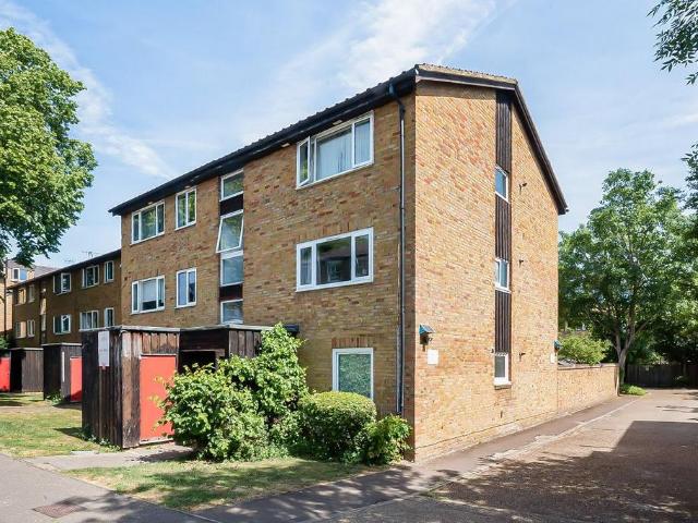 Flat for sale in St Margarets, Greater London