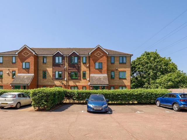 Flat for sale in Monks Orchard, Kent