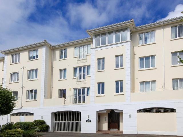 Flat for sale in St Helier, Greater London