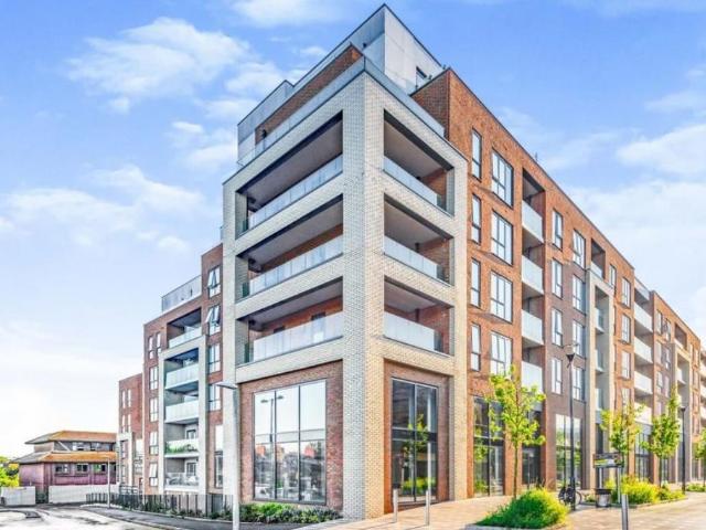 Flat for sale in Perryfields, West Sussex